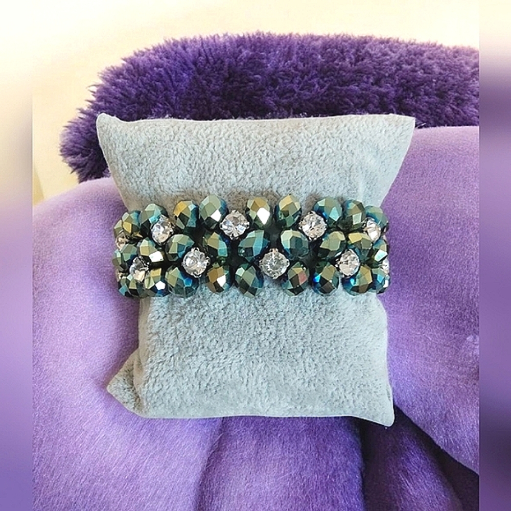 Green Colored & Clear Crystal Rhinestone Beaded Stretch Bracelet Unsigned
